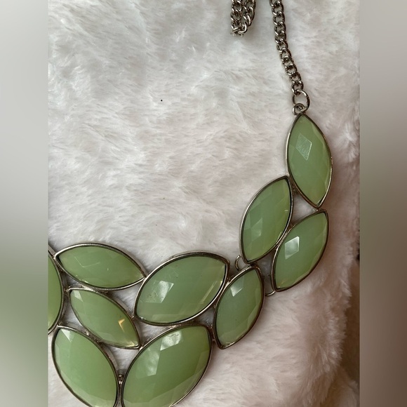 Pretty‎ in Green Bib Necklace - Picture 3 of 5